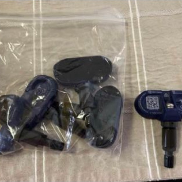 Bluetooth Sensors ONLY for TESLA, OEM (NEW) Black COMPLETELY NEW - Picture 3 of 4